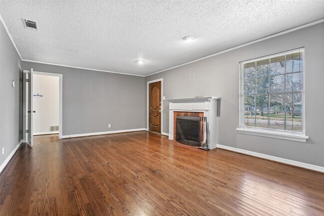 Foto del edificio - 9306 Forest Hills Blvd