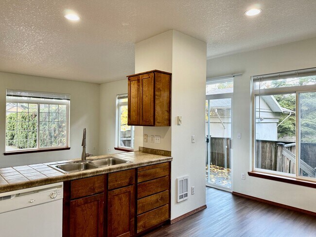 Building Photo - D0293