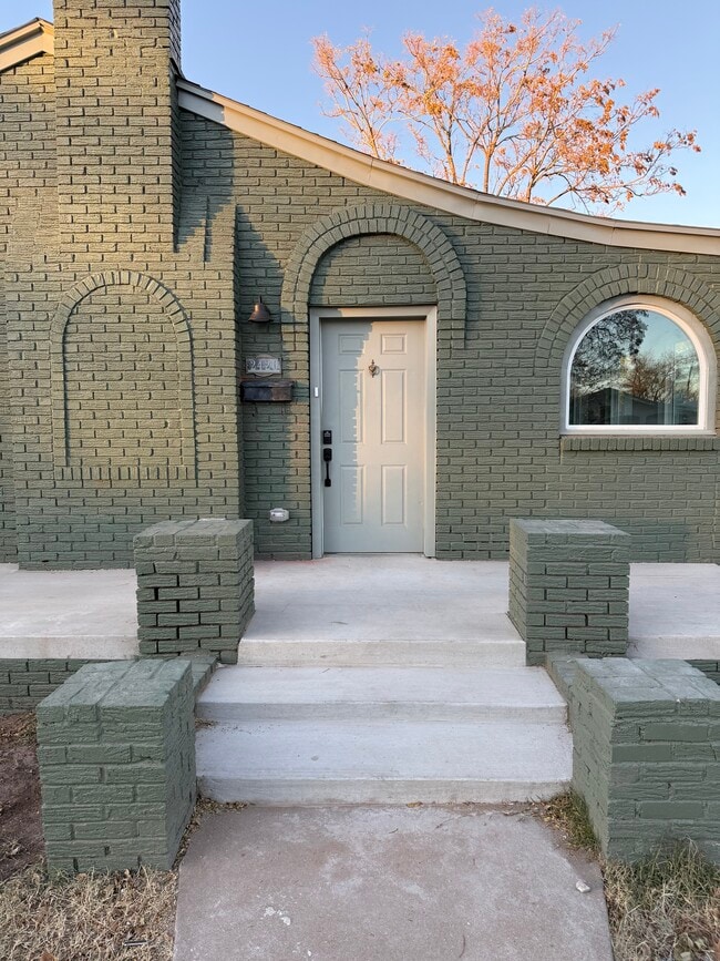 Building Photo - 2420 22nd St