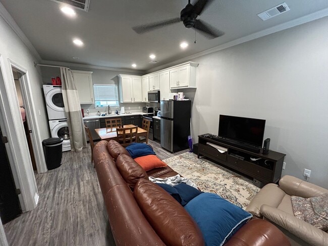 Foto del edificio - 700 Highlands St