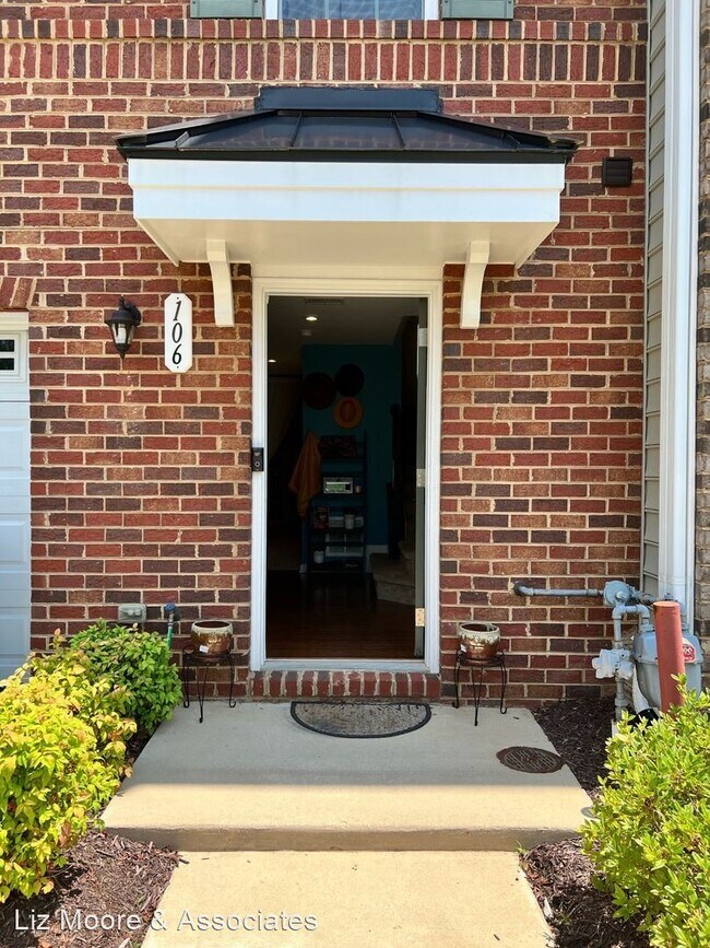 Building Photo - 3 br, 2.5 bath House - 106 McMormick Place