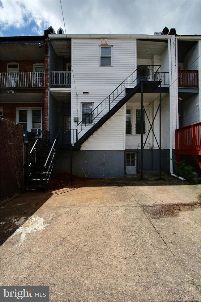 Building Photo - 324 E 33rd St