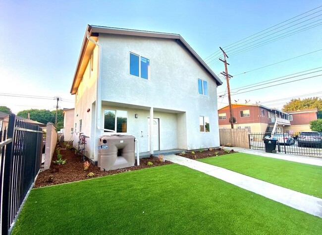 Building Photo - 84(1019E)