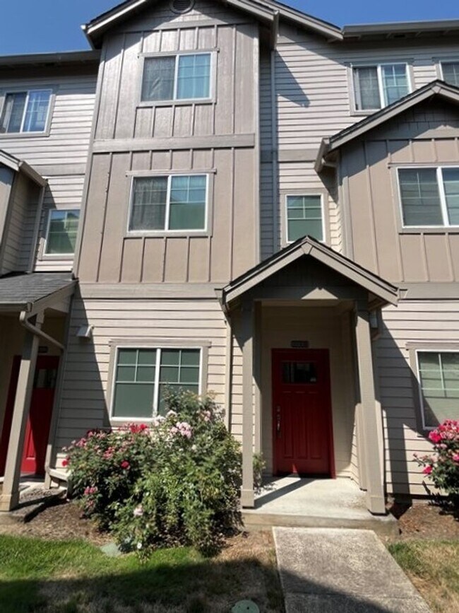 Building Photo - 10308 SW Hollyridge Ln