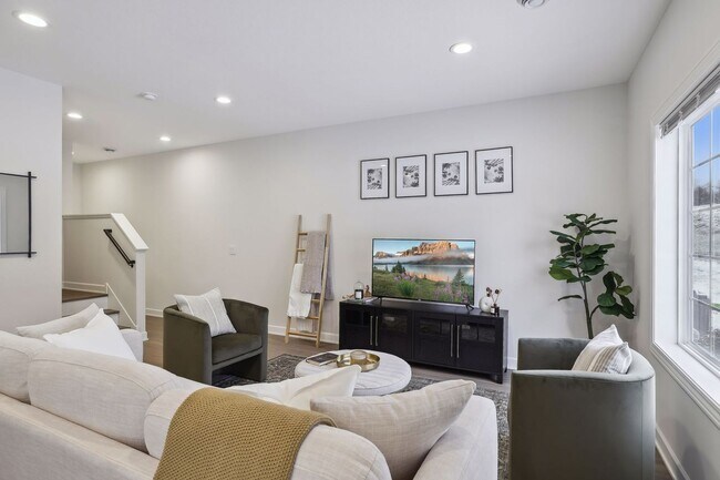 Foto del edificio - Model 3 Bedroom Town Home