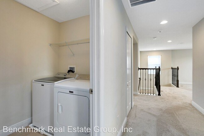 Building Photo - 3 br, 2.5 bath House - 10954 Inside Loop