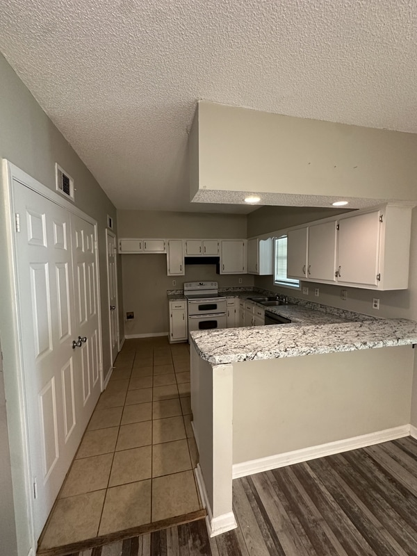 Foto del edificio - 3777 Deer Forest Dr