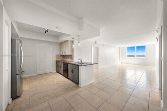 Building Photo - 2000 N Bayshore Dr