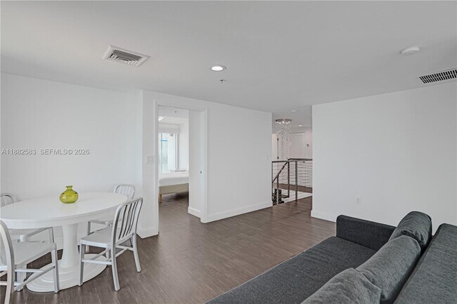 Building Photo - 7928 East Dr