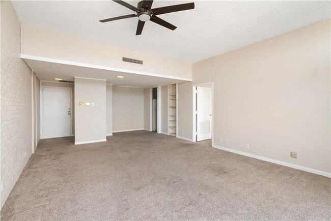 Building Photo - 4600 Ocean Dr