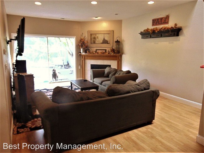 Building Photo - 21096 Greenwood Cir