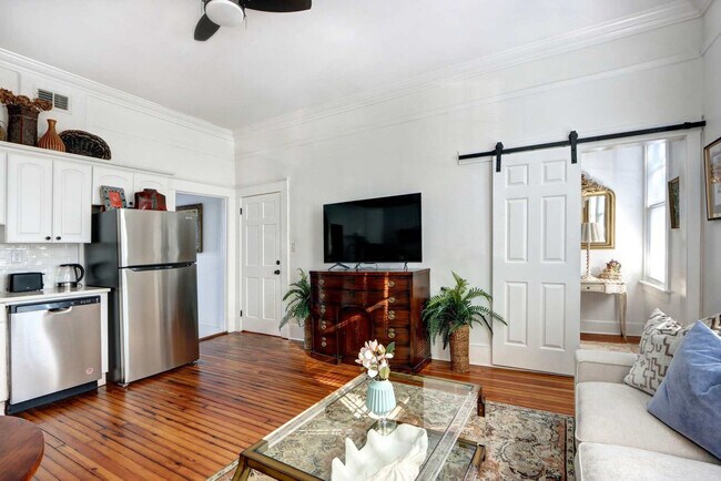 Foto del edificio - 306 E Victory Dr