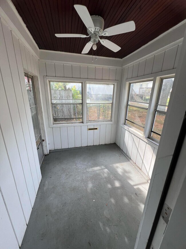 Foto del edificio - 1023 Hermitage St SE