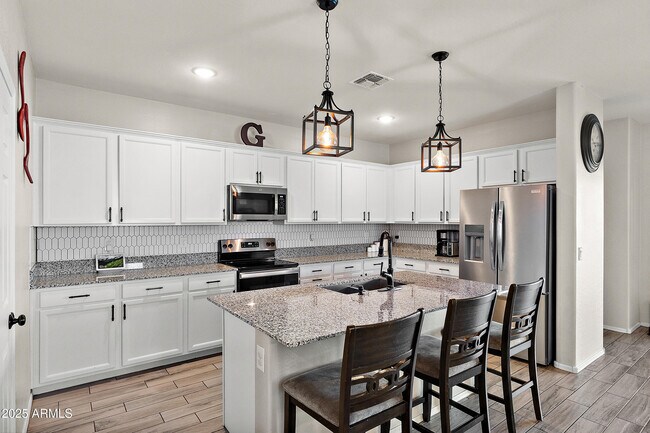 Foto del edificio - 242 Pacific Dr