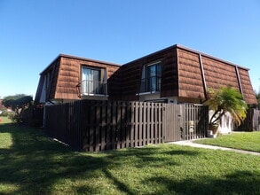 Building Photo - 2228 White Pine Cir
