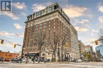 Building Photo - 112 King St E