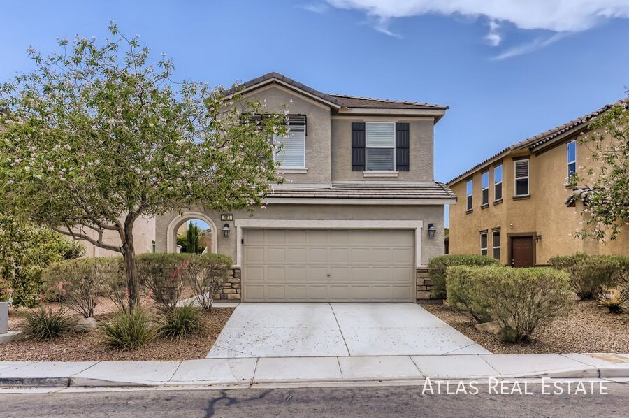 Foto principal - RETREAT IN HENDERSON! Two Story, 3-Bedroom...