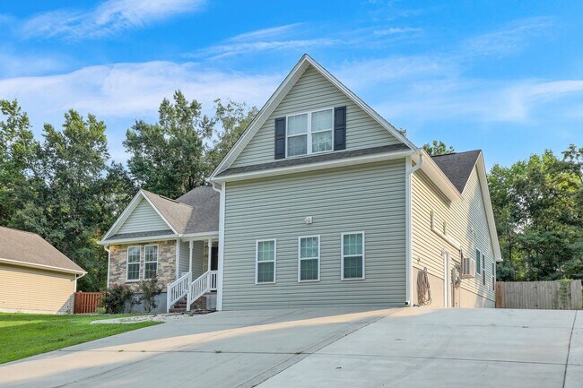 Foto del edificio - 244 Blue Creek Farms Drive