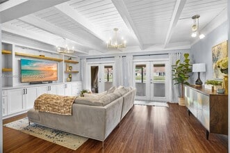 Building Photo - 505 Maplewood Dr