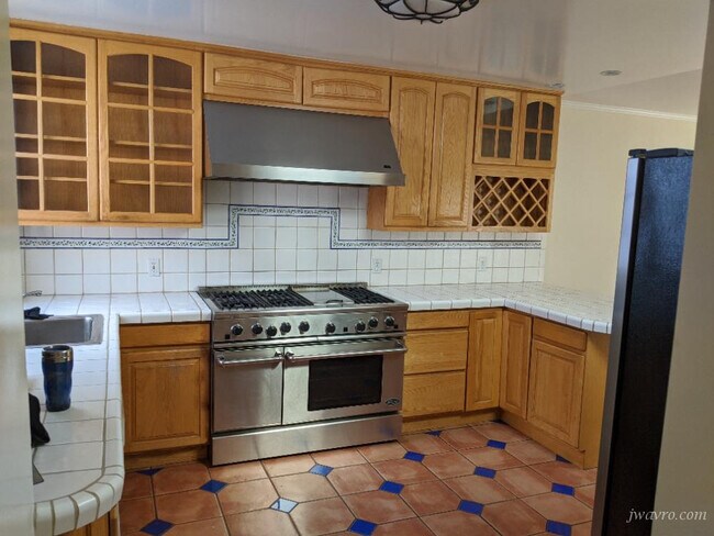 Building Photo - 526 Wawona St