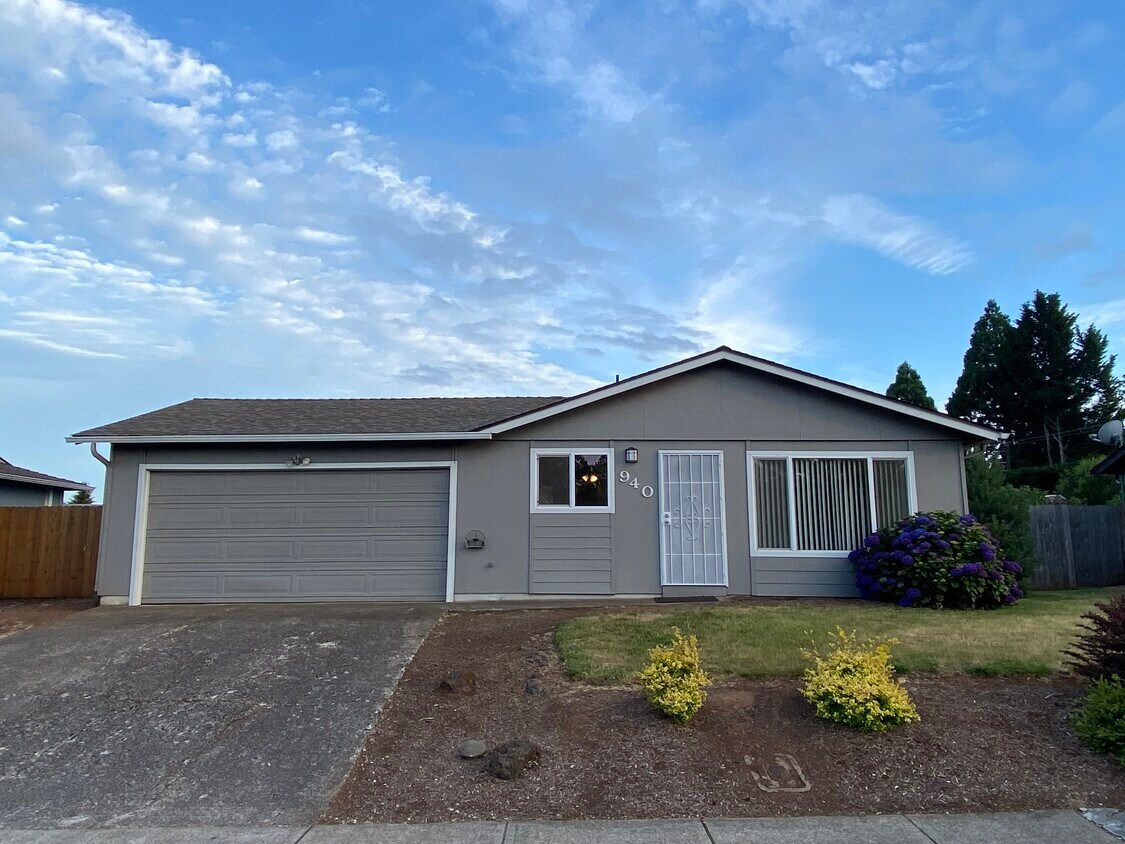 Foto principal - 940 Genie St SE