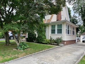 Building Photo - 21 Nassau Rd