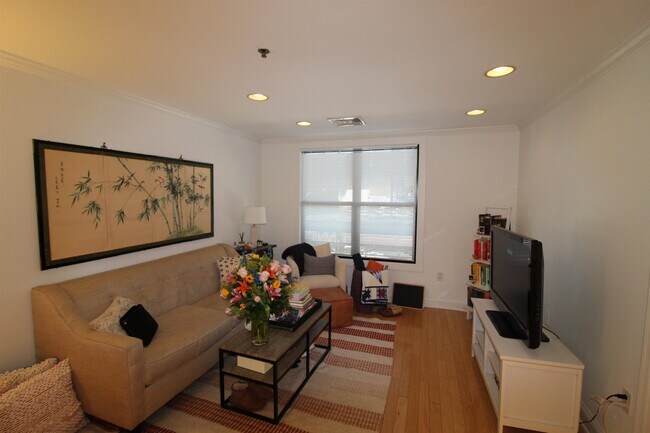 Foto del edificio - 711 Clinton St