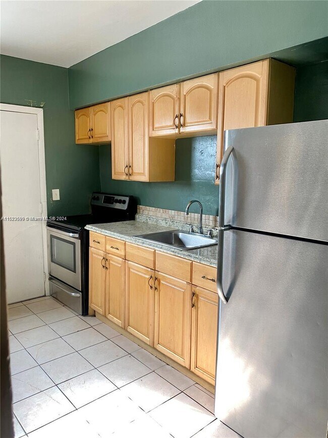 Foto del edificio - 836 NW 101st St