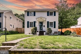 Building Photo - 1033 S Edison St