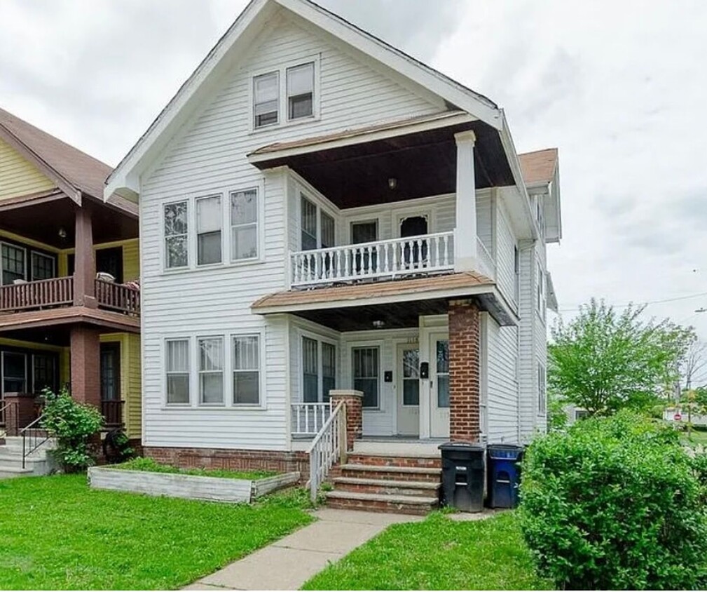 Foto principal - 1128-1130 E 168th Street