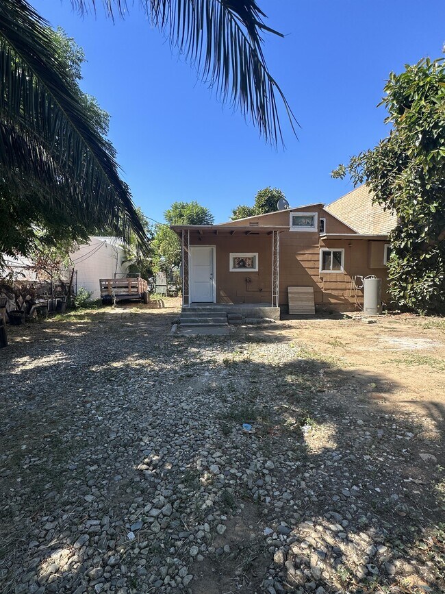 Foto del edificio - 211 S Riverside Ave