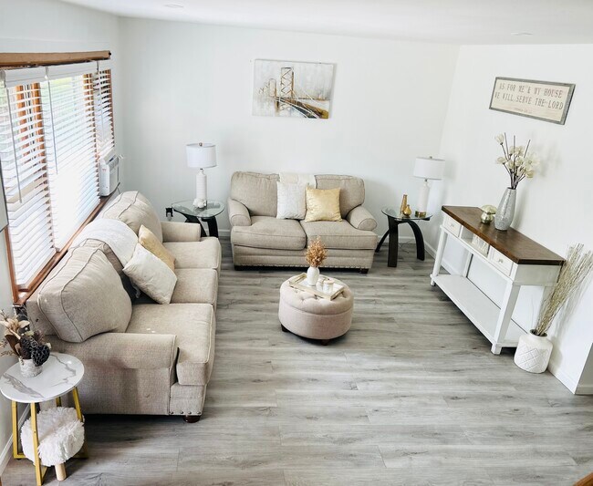 Foto del edificio - 9 Meadow Ln