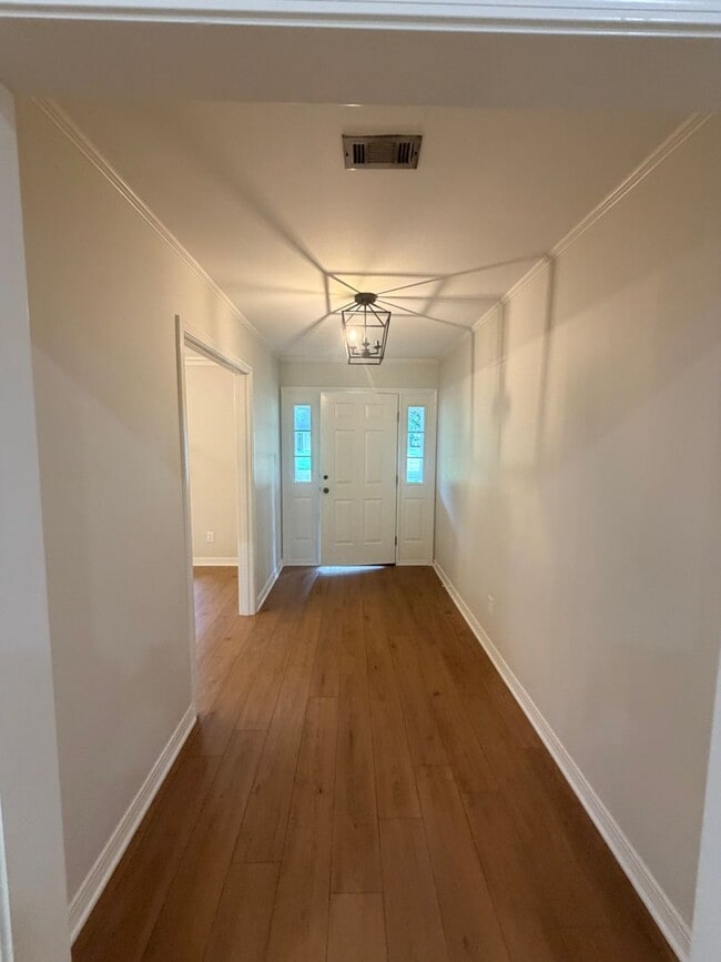 Building Photo - Gorgeous 4 Bedroom Home in Ellerbe Woods