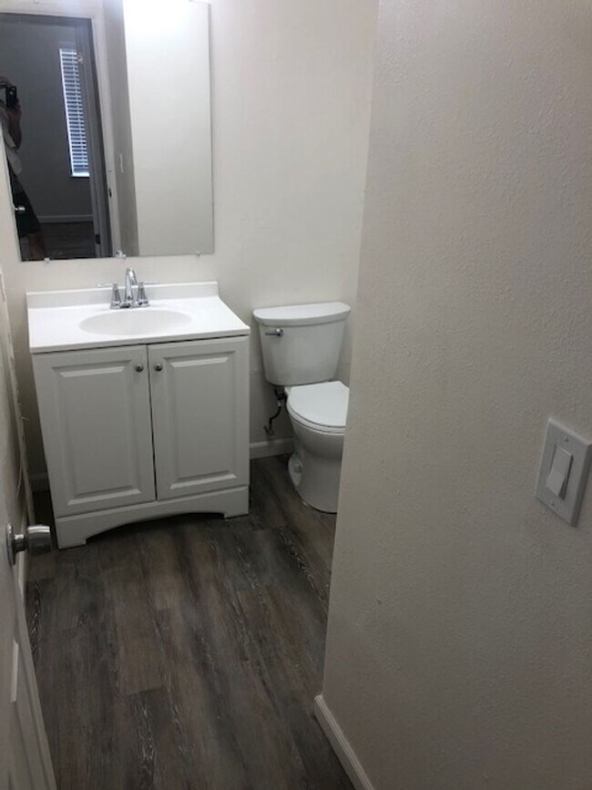 Foto del edificio - Renovated 3 Bedroom/1 Bath Town Home