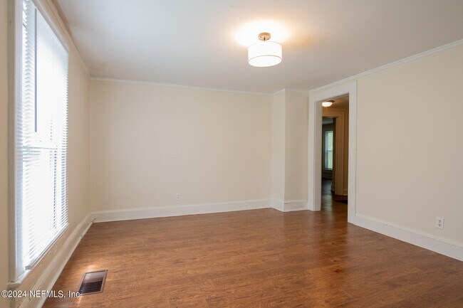 Foto del edificio - 4333 Longfellow St
