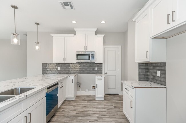 Building Photo - 3547 Dreyfus St