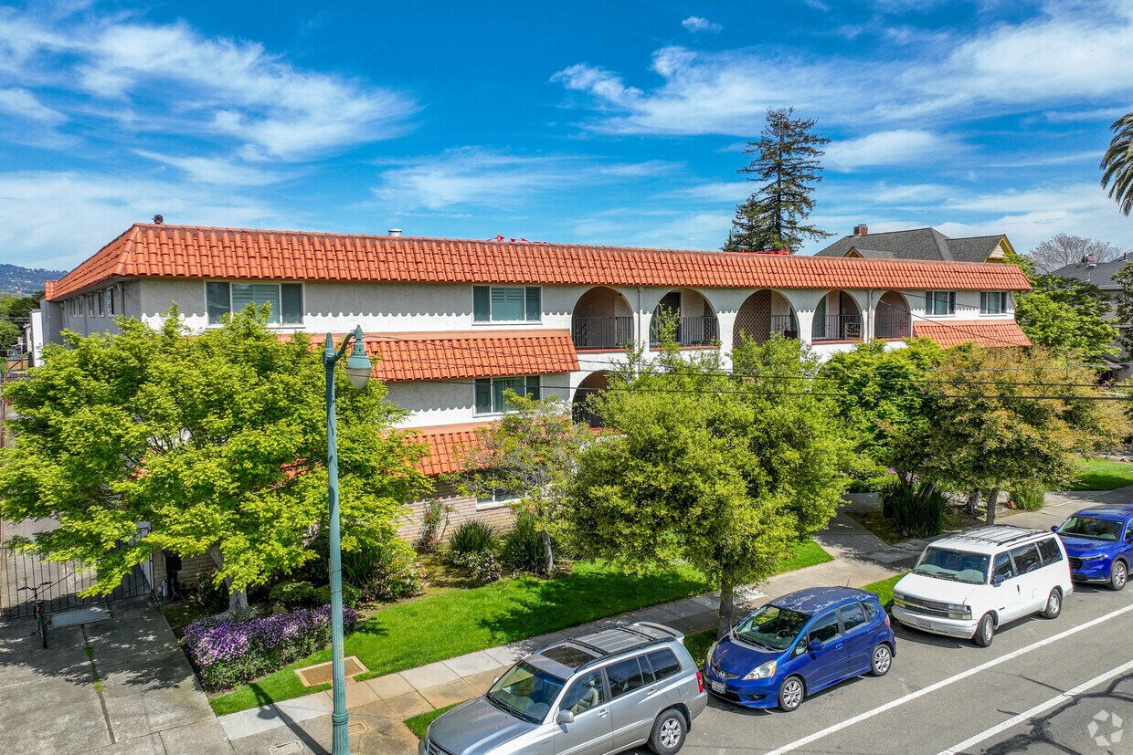 Primario - 2133 Santa Clara Ave