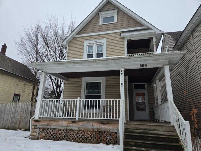 Foto del edificio - 994 Reaney Ave E