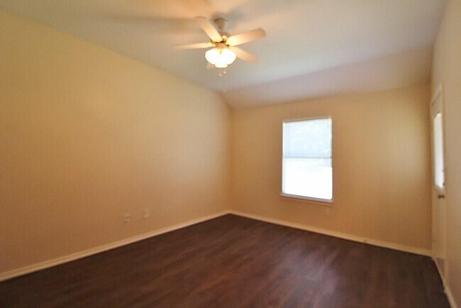 Building Photo - 100 Sunburst Ct