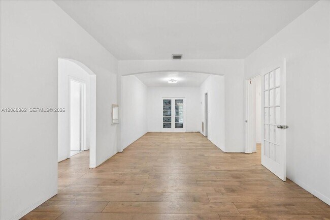 Foto del edificio - 2750 SW 26th St