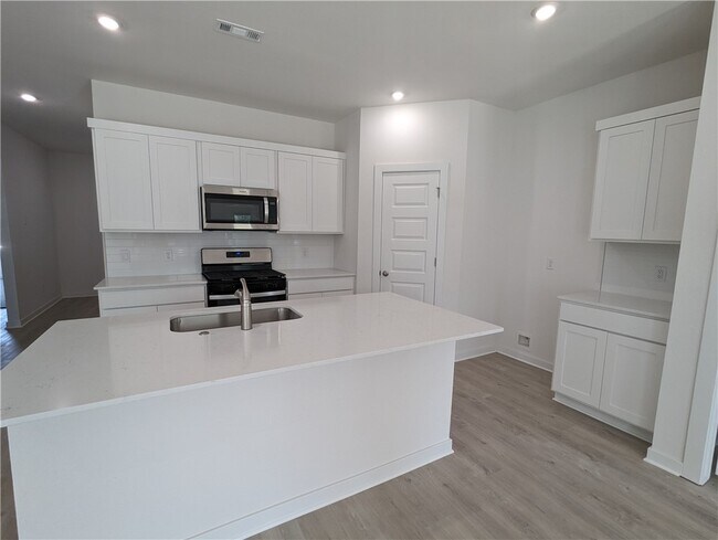 Building Photo - 2734 N Snowball Dr