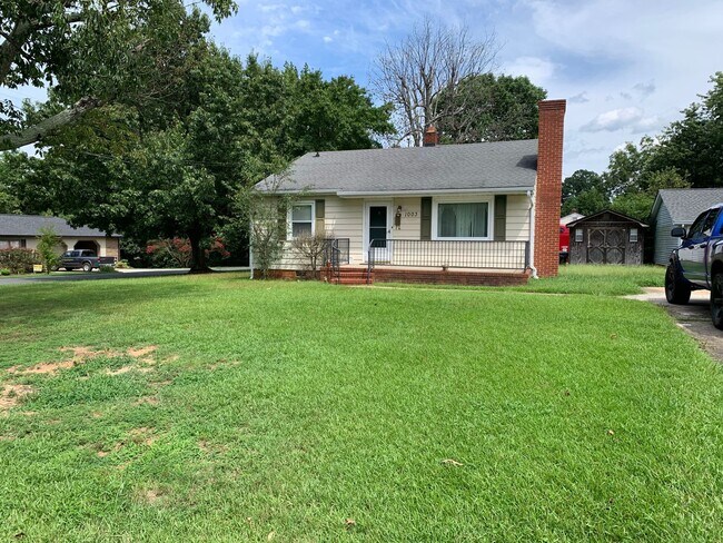 Foto del edificio - 3 BED, 1 BATH HOME IN GREYSTONE AREA, $1550 MONTH, $1550 DEPOSIT