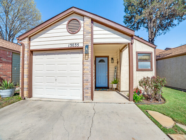 Foto del edificio - 13035 Brook Garden Ln