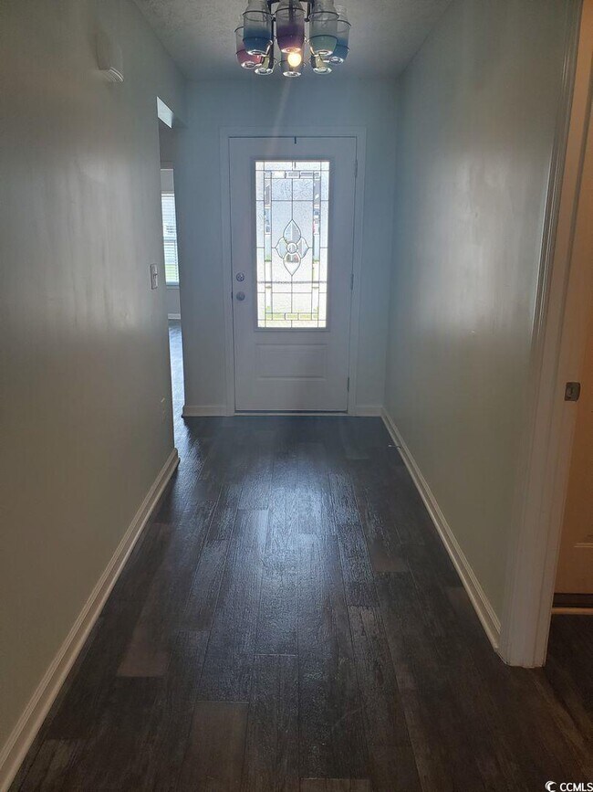 Building Photo - 421 Foxbrook Dr