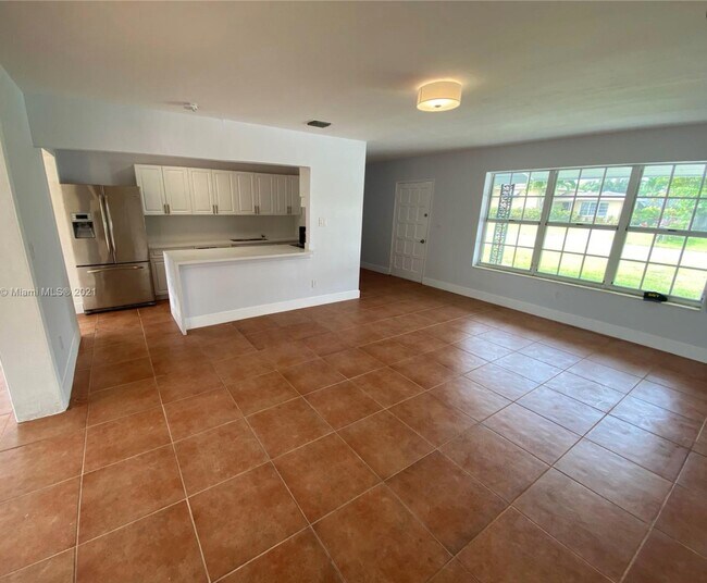Foto del edificio - 1325 NE 204th St