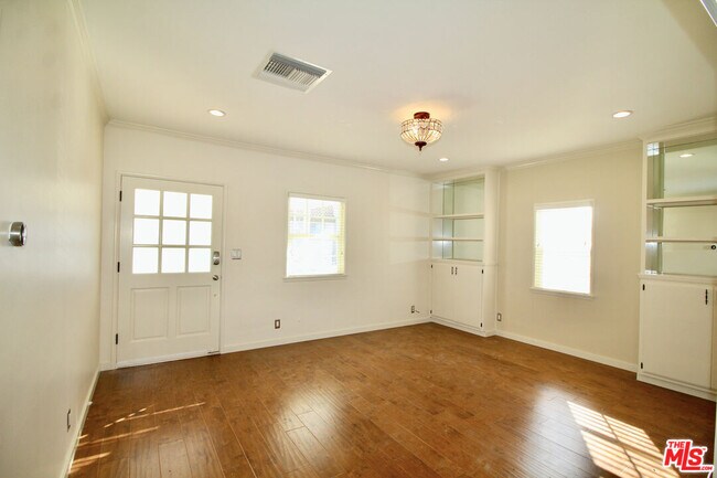 Building Photo - 3141 Fairmount Ave