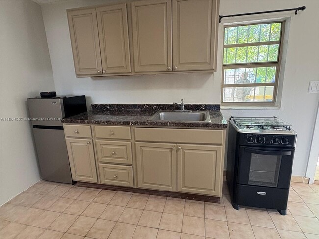 Foto del edificio - 2395 NW 4th St