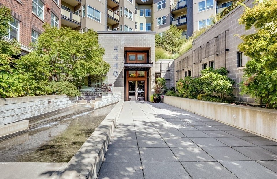 Foto principal - Open 1-bed condo in the Heart of Ballard