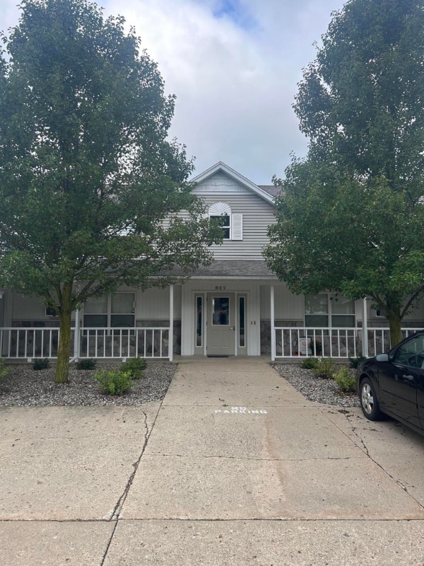 Foto del edificio - 607 Trinity Dr