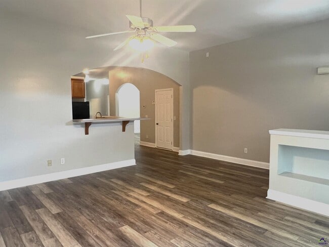 Building Photo - 760 Ivy Brook Way